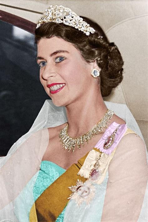 the queen's cartier tiara